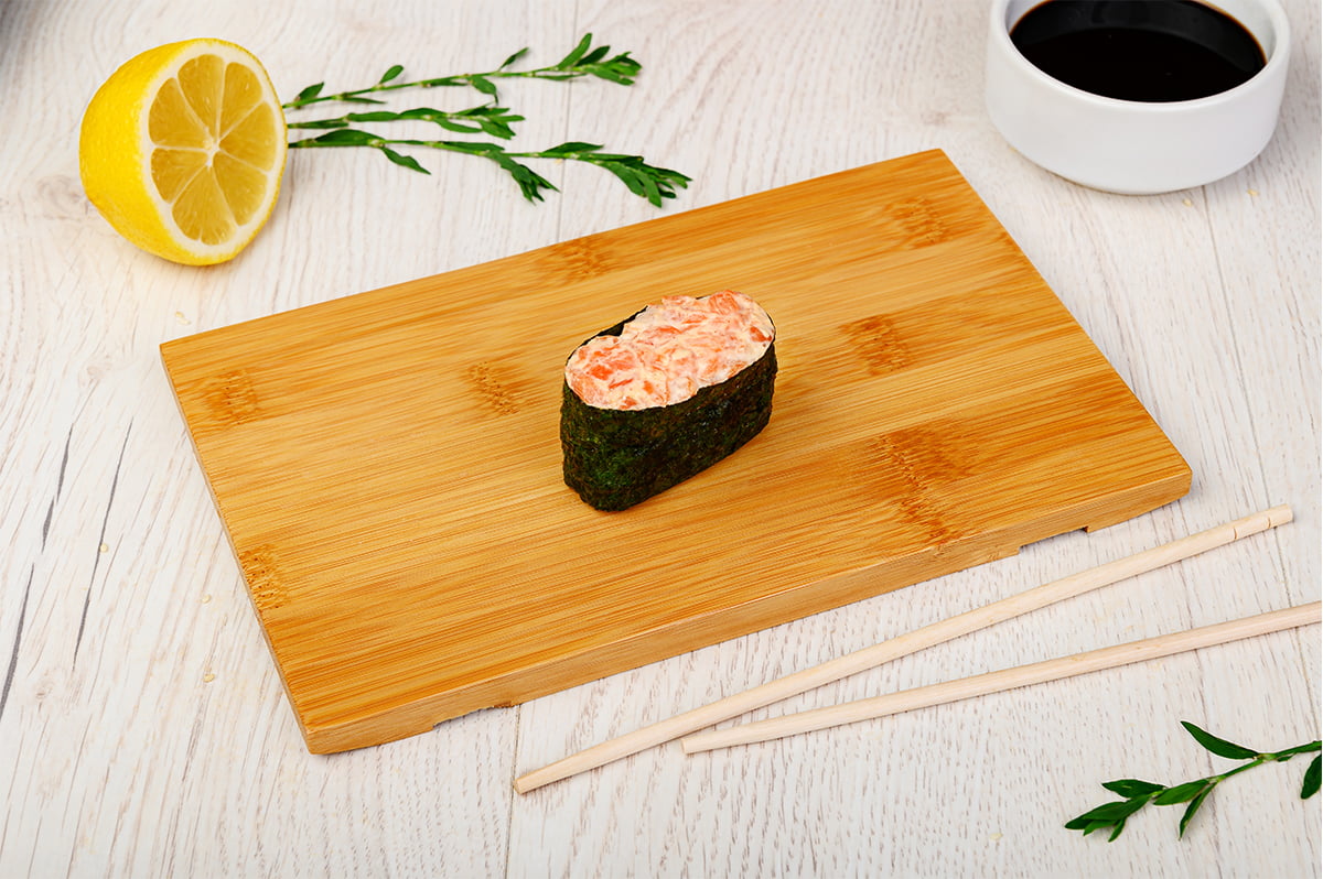Суши спайси с лососем